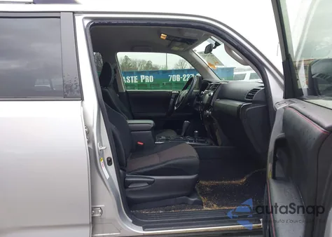 2014 Toyota 4Runner Trail z USA, uszkodzony, nr VIN JTEBU5JR5E5151476